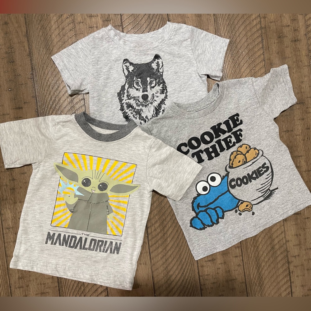 Kids 2T t-shirt gray bundle, Star Wars, Cookie Monster, Wolf